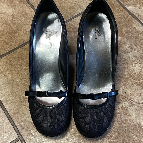 Black Lace Mary Jane Heels with Patent Bow Size 10 Medium Academia - Picture 3 of 10